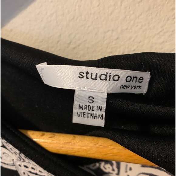 Tunic Dress Black & Cream (size small) 39” length - Picture 2 of 3